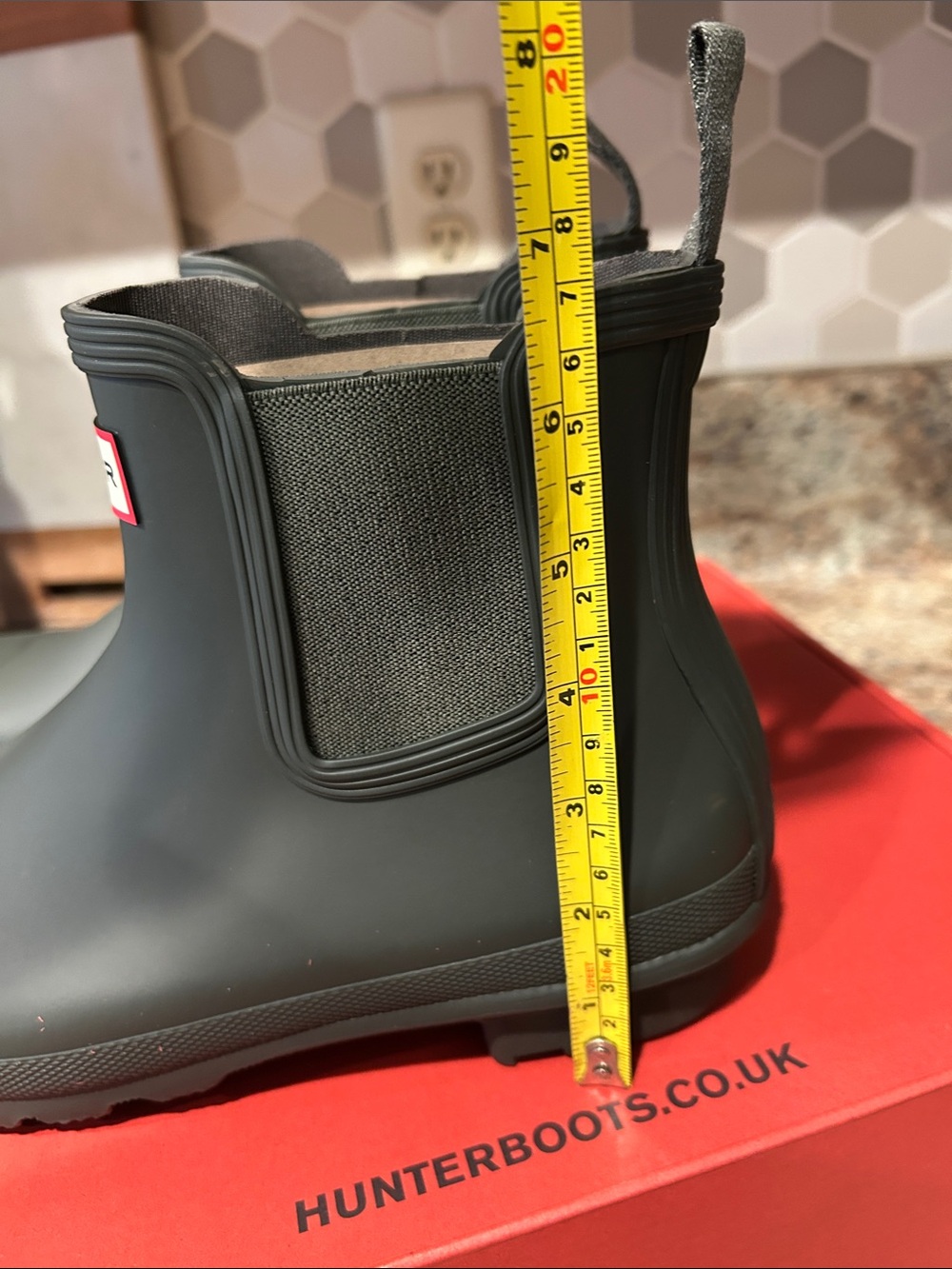 New in Box Hunter Original Chelsea Boots- Dark Olive Green US 6 - Picture 3 of 8